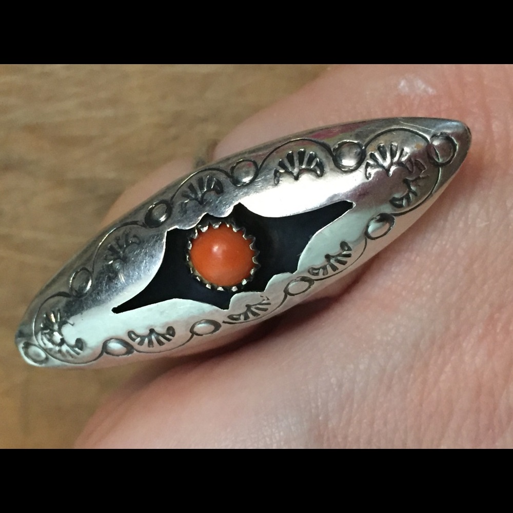 Vintage shadowbox silver coral ring by Navajo Val Tsosie - Picture 4 of 7